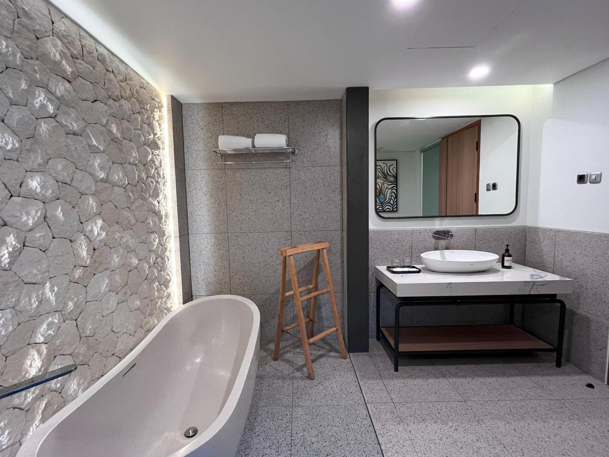 Luminor Hotel Legian Seminyak - Bali מראה חיצוני תמונה